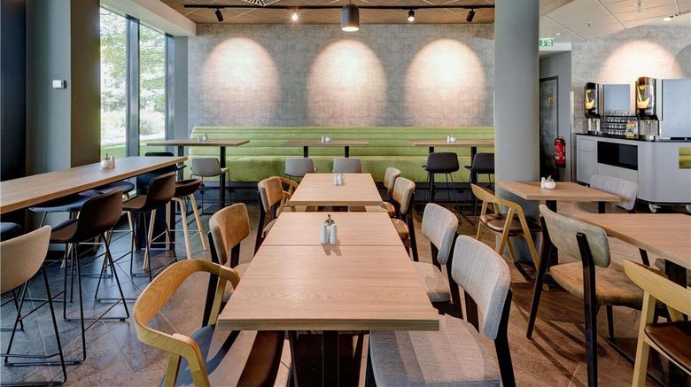 <b>Suite Novotel Parkstadt Schwabing Restaurant</b>. Images powered by <a href="https://iceportal.shijigroup.com/" title="IcePortal" target="_blank">IcePortal</a>.