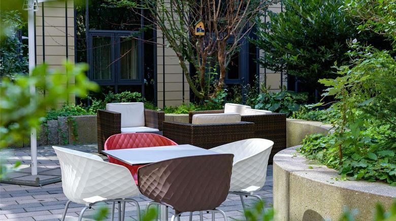 <b>Suite Novotel Parkstadt Schwabing Exterior</b>. Images powered by <a href="https://iceportal.shijigroup.com/" title="IcePortal" target="_blank">IcePortal</a>.