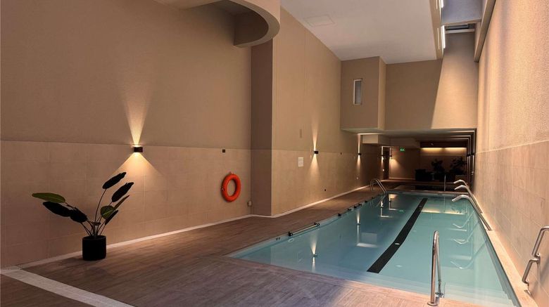 <b>Novotel Santiago Vitacura Pool</b>. Images powered by <a href="https://iceportal.shijigroup.com/" title="IcePortal" target="_blank">IcePortal</a>.