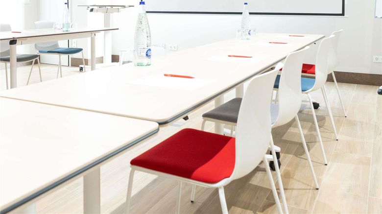 <b>Ibis Alicante Elche Meeting</b>. Images powered by <a href="https://iceportal.shijigroup.com/" title="IcePortal" target="_blank">IcePortal</a>.