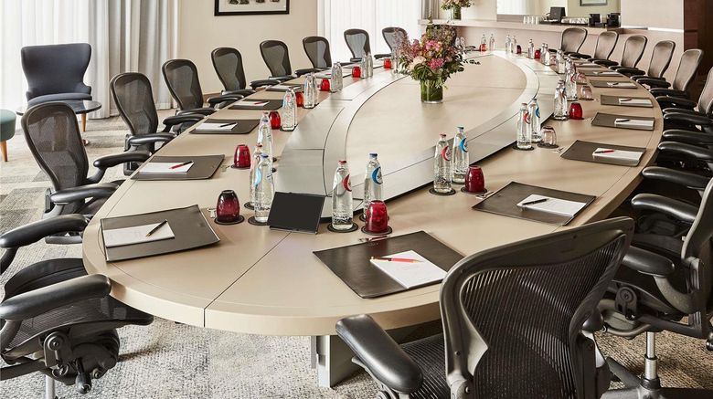 <b>Sofitel Brussels Europe Meeting</b>. Images powered by <a href="https://iceportal.shijigroup.com/" title="IcePortal" target="_blank">IcePortal</a>.