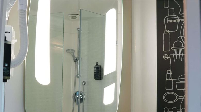 <b>Ibis Caen Porte de Bretagne Room</b>. Images powered by <a href="https://iceportal.shijigroup.com/" title="IcePortal" target="_blank">IcePortal</a>.