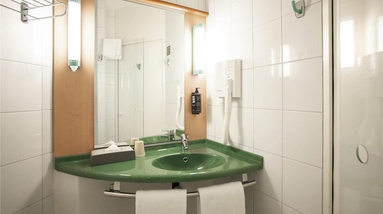 <b>Ibis Fribourg Room</b>. Images powered by <a href="https://iceportal.shijigroup.com/" title="IcePortal" target="_blank">IcePortal</a>.