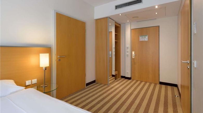 <b>Mercure Hotel Aachen am Dom Room</b>. Images powered by <a href="https://iceportal.shijigroup.com/" title="IcePortal" target="_blank">IcePortal</a>.