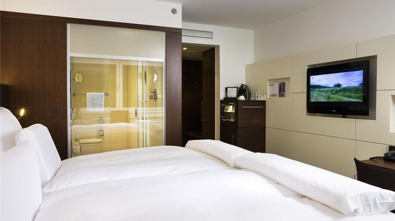<b>Pullman Cologne Room</b>. Images powered by <a href="https://iceportal.shijigroup.com/" title="IcePortal" target="_blank">IcePortal</a>.