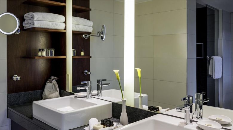 <b>Pullman Cologne Room</b>. Images powered by <a href="https://iceportal.shijigroup.com/" title="IcePortal" target="_blank">IcePortal</a>.