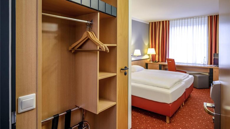 <b>Mercure Hotel Ratingen Room</b>. Images powered by <a href="https://iceportal.shijigroup.com/" title="IcePortal" target="_blank">IcePortal</a>.