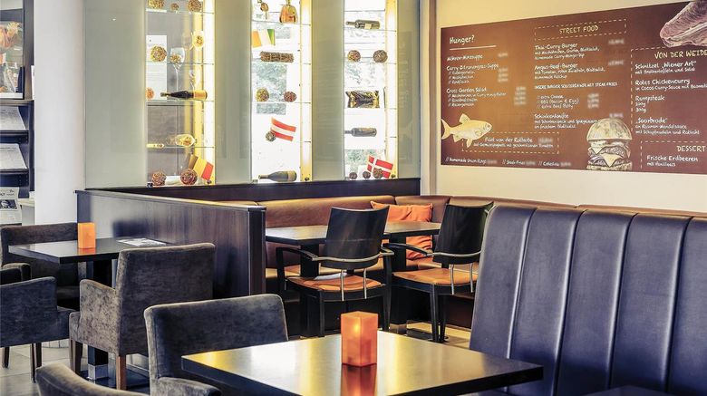 <b>Mercure Hotel Ratingen Restaurant</b>. Images powered by <a href="https://iceportal.shijigroup.com/" title="IcePortal" target="_blank">IcePortal</a>.