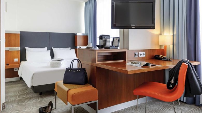 <b>Novotel Erlangen Room</b>. Images powered by <a href="https://iceportal.shijigroup.com/" title="IcePortal" target="_blank">IcePortal</a>.