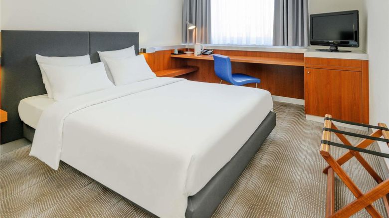 <b>Novotel Erlangen Room</b>. Images powered by <a href="https://iceportal.shijigroup.com/" title="IcePortal" target="_blank">IcePortal</a>.