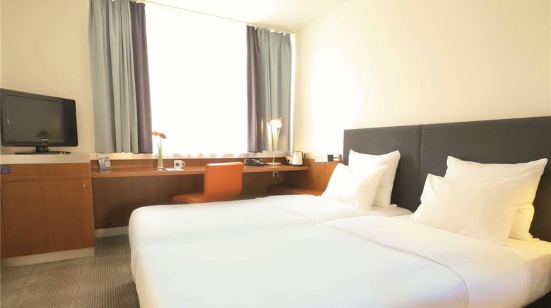 <b>Novotel Erlangen Room</b>. Images powered by <a href="https://iceportal.shijigroup.com/" title="IcePortal" target="_blank">IcePortal</a>.