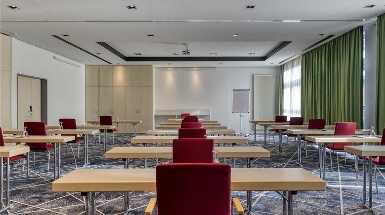 <b>Mercure Hotel Frankfurt Neu-Isenburg Meeting</b>. Images powered by <a href="https://iceportal.shijigroup.com/" title="IcePortal" target="_blank">IcePortal</a>.