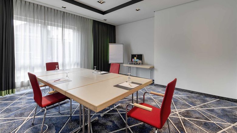 <b>Mercure Hotel Frankfurt Neu-Isenburg Meeting</b>. Images powered by <a href="https://iceportal.shijigroup.com/" title="IcePortal" target="_blank">IcePortal</a>.
