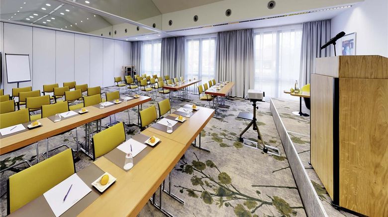 <b>Mercure Tagungs & Landhotel Krefeld Meeting</b>. Images powered by <a href="https://iceportal.shijigroup.com/" title="IcePortal" target="_blank">IcePortal</a>.