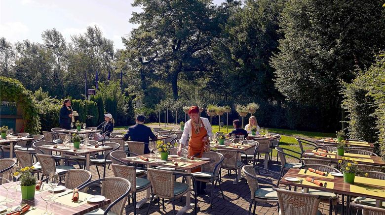 <b>Mercure Tagungs & Landhotel Krefeld Restaurant</b>. Images powered by <a href="https://iceportal.shijigroup.com/" title="IcePortal" target="_blank">IcePortal</a>.
