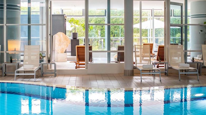 <b>Pullman Stuttgart Fontana Pool</b>. Images powered by <a href="https://iceportal.shijigroup.com/" title="IcePortal" target="_blank">IcePortal</a>.