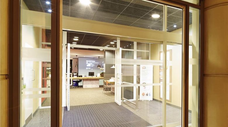 <b>Ibis Reading Centre Exterior</b>. Images powered by <a href="https://iceportal.shijigroup.com/" title="IcePortal" target="_blank">IcePortal</a>.