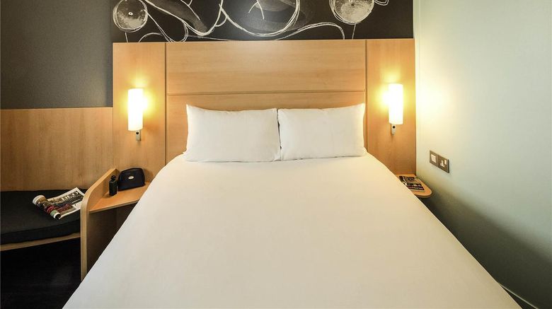 <b>Ibis Reading Centre Room</b>. Images powered by <a href="https://iceportal.shijigroup.com/" title="IcePortal" target="_blank">IcePortal</a>.