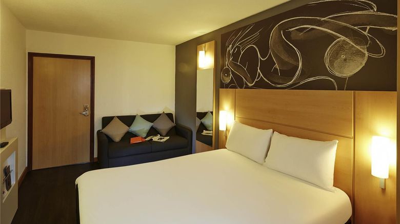 <b>Ibis Reading Centre Room</b>. Images powered by <a href="https://iceportal.shijigroup.com/" title="IcePortal" target="_blank">IcePortal</a>.