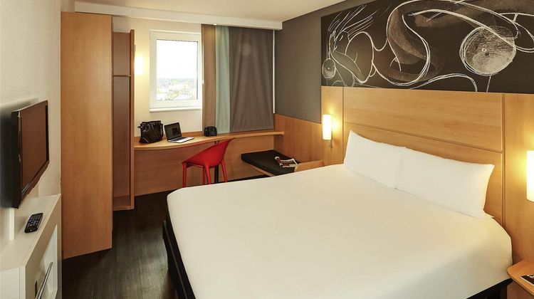 Ibis Reading Centre Room