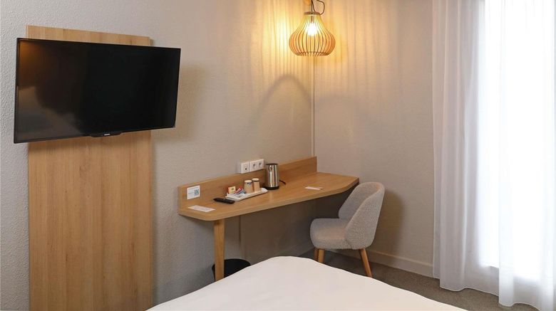 <b>Mercure Abbeville Centre Room</b>. Images powered by <a href="https://iceportal.shijigroup.com/" title="IcePortal" target="_blank">IcePortal</a>.