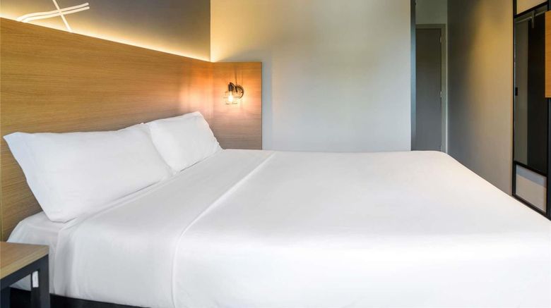 <b>Ibis Curitiba Batel Room</b>. Images powered by <a href="https://iceportal.shijigroup.com/" title="IcePortal" target="_blank">IcePortal</a>.