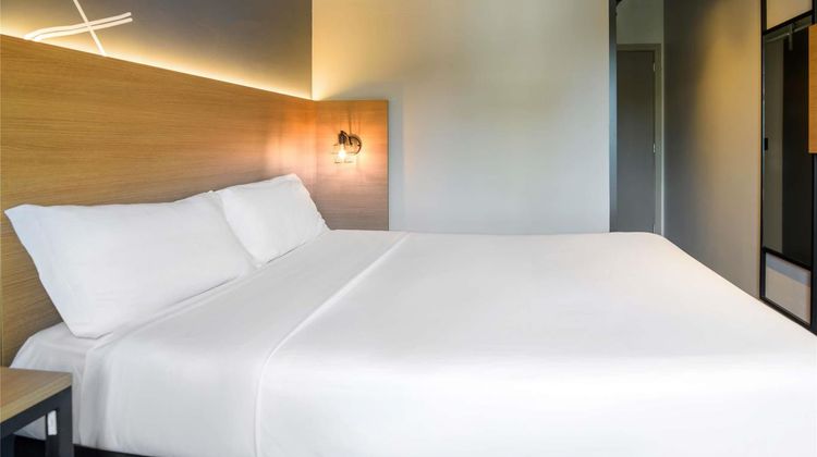 Ibis Curitiba Batel Room