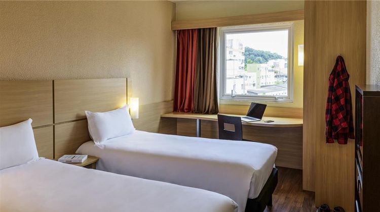 Ibis Blumenau Room