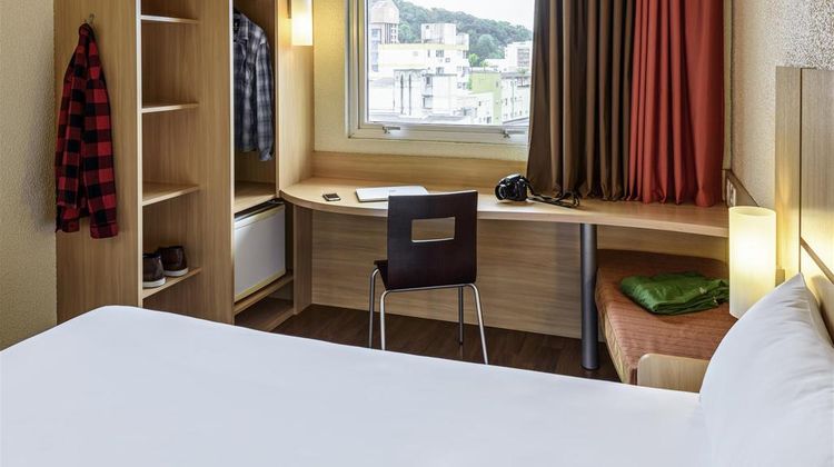 Ibis Blumenau Room