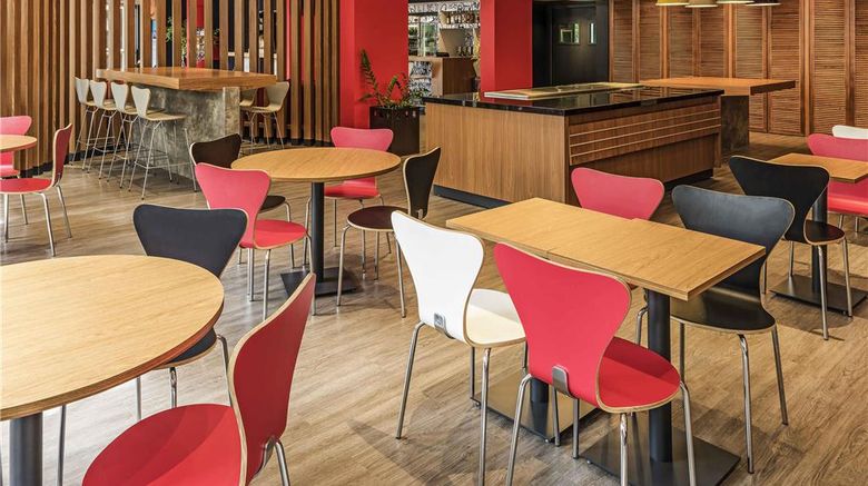 <b>Ibis Blumenau Restaurant</b>. Images powered by <a href="https://iceportal.shijigroup.com/" title="IcePortal" target="_blank">IcePortal</a>.