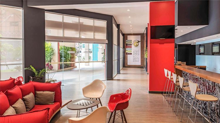 Ibis Blumenau Exterior