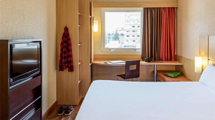 Ibis Blumenau Room