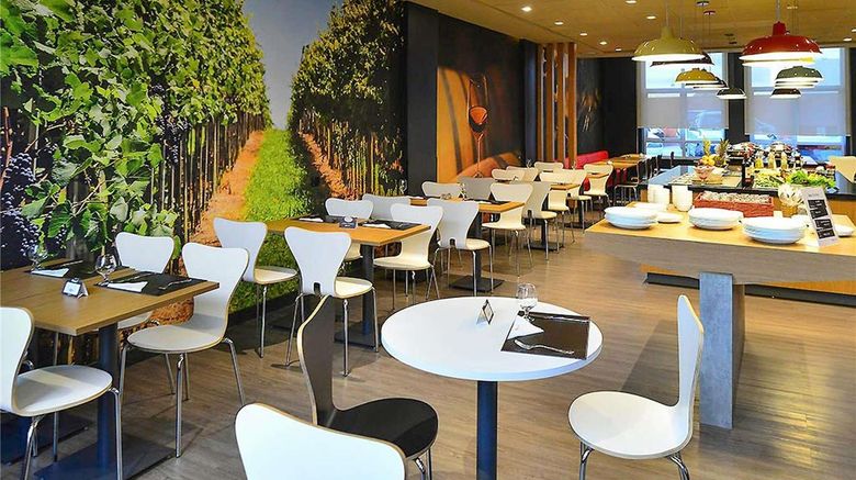 <b>Ibis Caxias Do Sul Restaurant</b>. Images powered by <a href="https://iceportal.shijigroup.com/" title="IcePortal" target="_blank">IcePortal</a>.