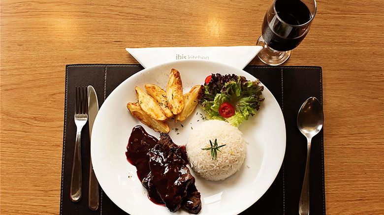 <b>Ibis Caxias Do Sul Restaurant</b>. Images powered by <a href="https://iceportal.shijigroup.com/" title="IcePortal" target="_blank">IcePortal</a>.