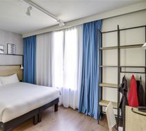Ibis Levallois Perret Room