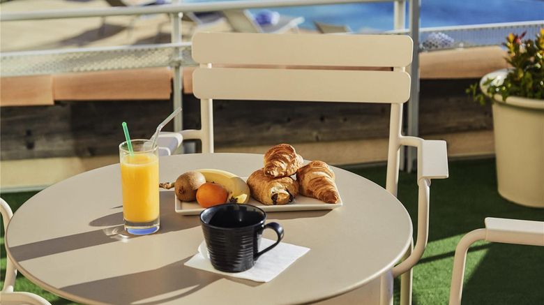 <b>Ibis La Ciotat Suite</b>. Images powered by <a href="https://iceportal.shijigroup.com/" title="IcePortal" target="_blank">IcePortal</a>.