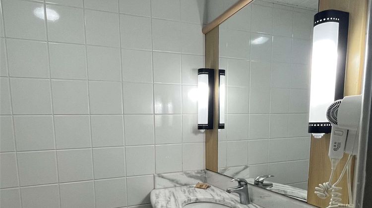 Ibis Santos Room