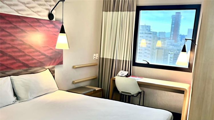 Ibis Santos Exterior