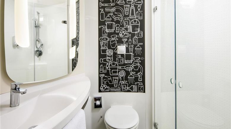 <b>Ibis Bristol Centre Room</b>. Images powered by <a href="https://iceportal.shijigroup.com/" title="IcePortal" target="_blank">IcePortal</a>.