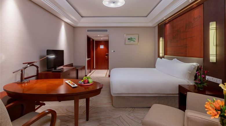 <b>Sofitel Hangzhou Westlake Room</b>. Images powered by <a href="https://iceportal.shijigroup.com/" title="IcePortal" target="_blank">IcePortal</a>.