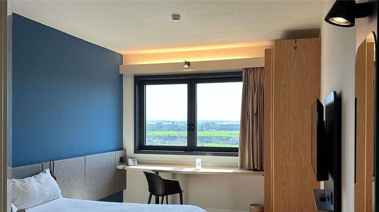<b>Ibis Roma Fiera Room</b>. Images powered by <a href="https://iceportal.shijigroup.com/" title="IcePortal" target="_blank">IcePortal</a>.