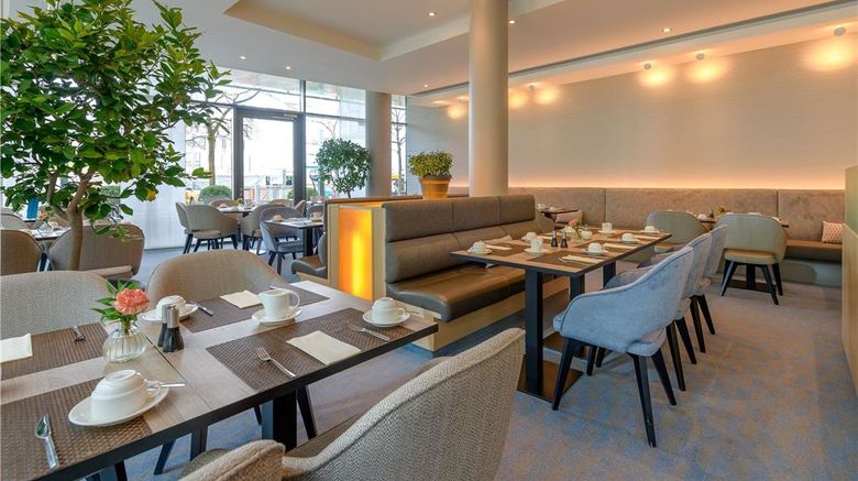 <b>Novotel Muenchen Messe Restaurant</b>. Images powered by <a href="https://iceportal.shijigroup.com/" title="IcePortal" target="_blank">IcePortal</a>.