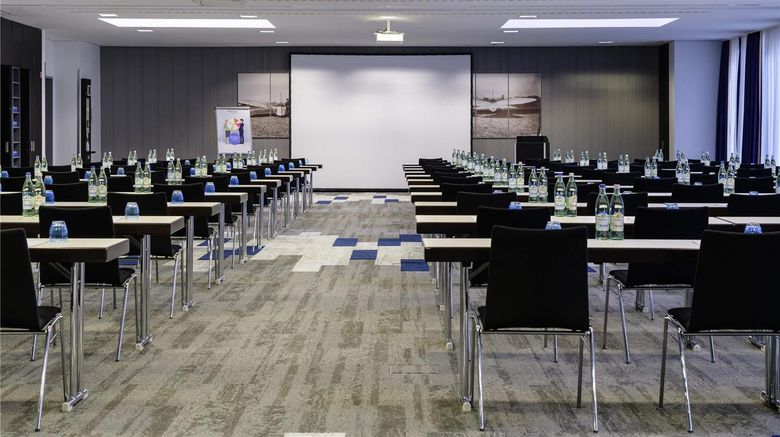 <b>Novotel Muenchen Messe Meeting</b>. Images powered by <a href="https://iceportal.shijigroup.com/" title="IcePortal" target="_blank">IcePortal</a>.