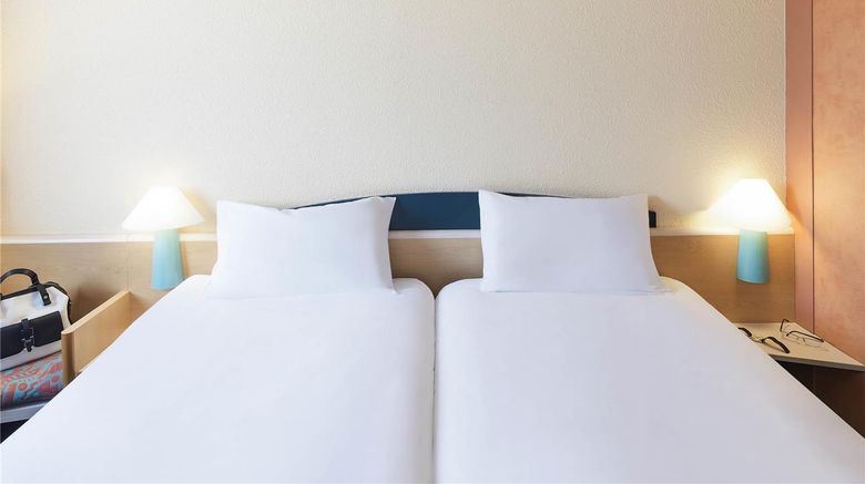 <b>Ibis Luxembourg Sud Room</b>. Images powered by <a href="https://iceportal.shijigroup.com/" title="IcePortal" target="_blank">IcePortal</a>.