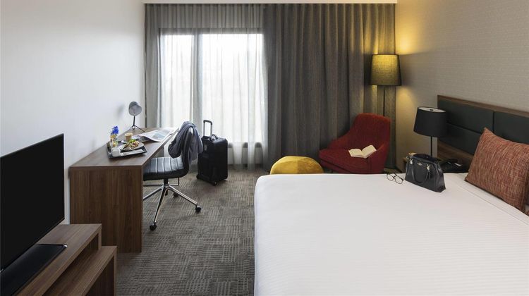 Novotel Sydney International Airport Room