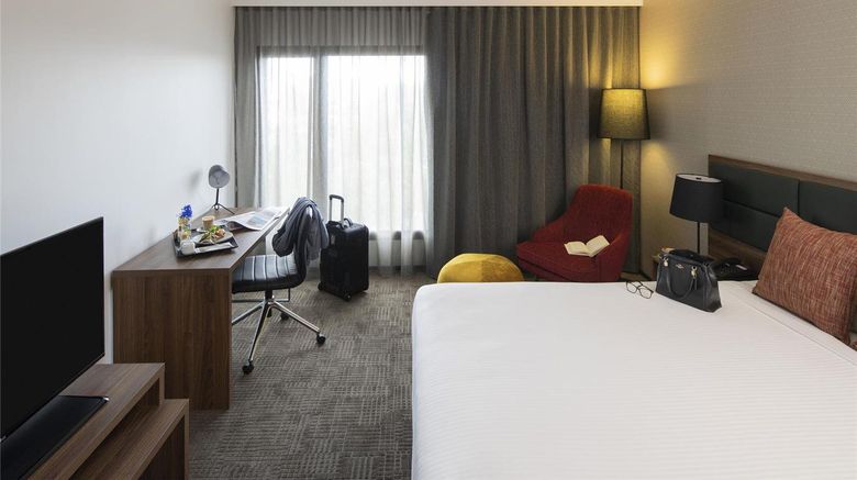 <b>Novotel Sydney International Airport Room</b>. Images powered by <a href="https://iceportal.shijigroup.com/" title="IcePortal" target="_blank">IcePortal</a>.