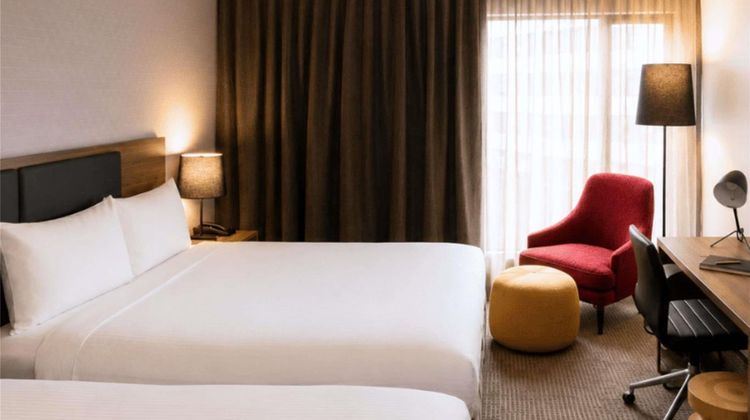 Novotel Sydney International Airport Room