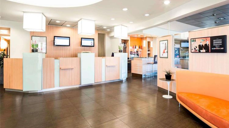 Ibis Como Exterior