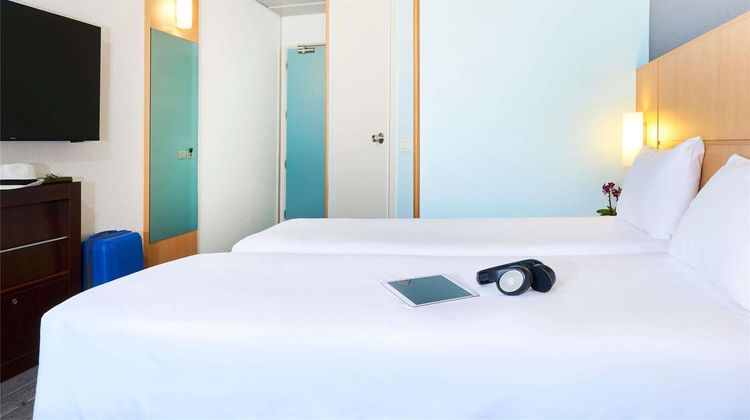 Ibis Como Room