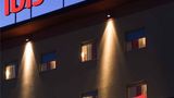 Ibis Como Exterior